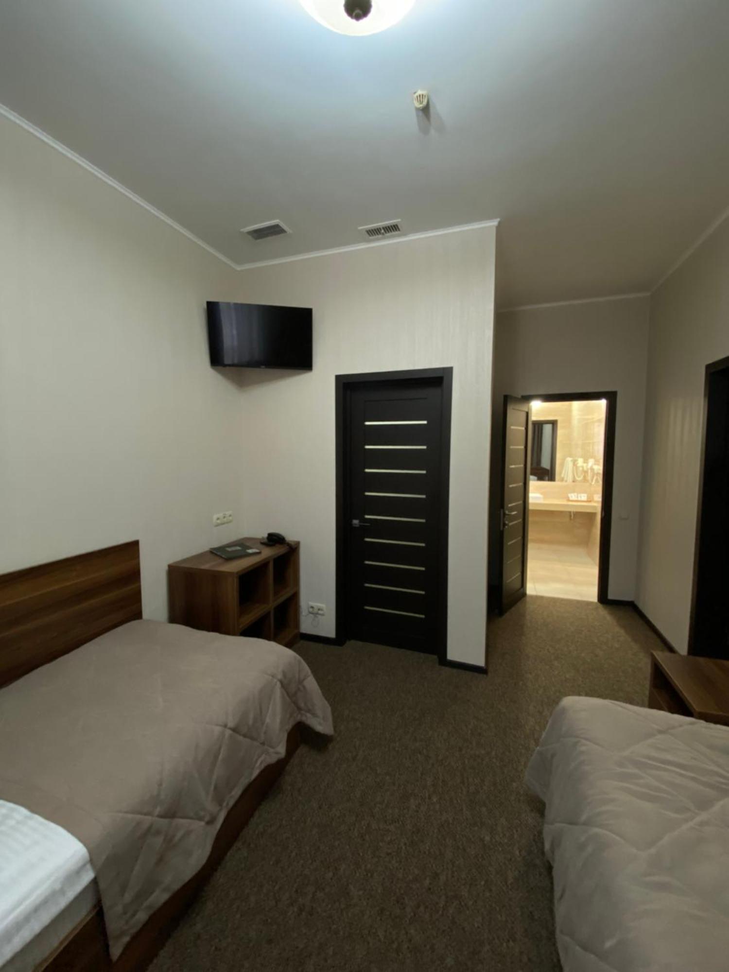 Status Hotel Poltava Exterior photo