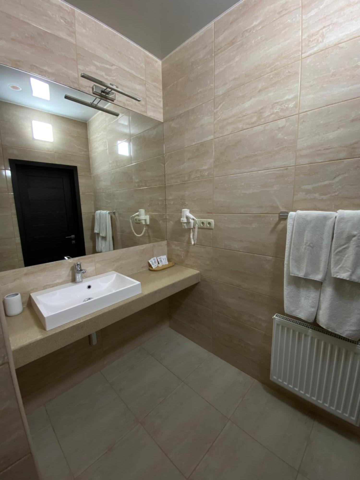 Status Hotel Poltava Exterior photo