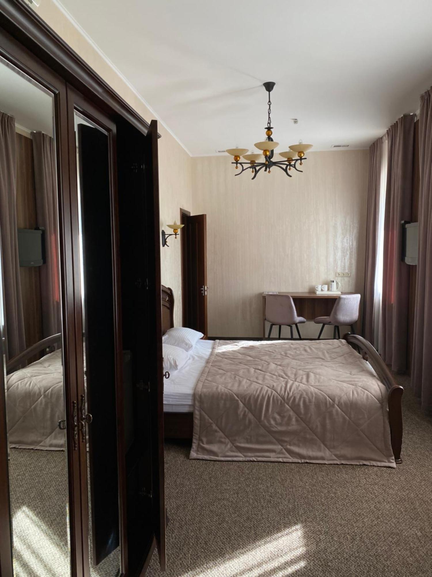 Status Hotel Poltava Exterior photo