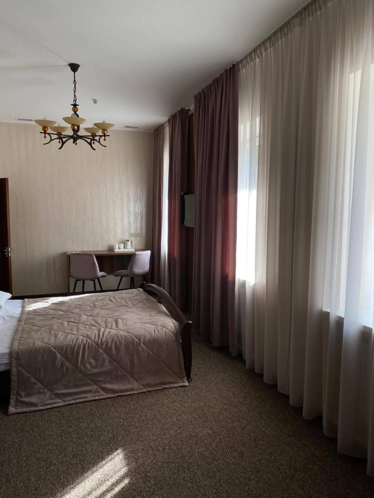Status Hotel Poltava Exterior photo