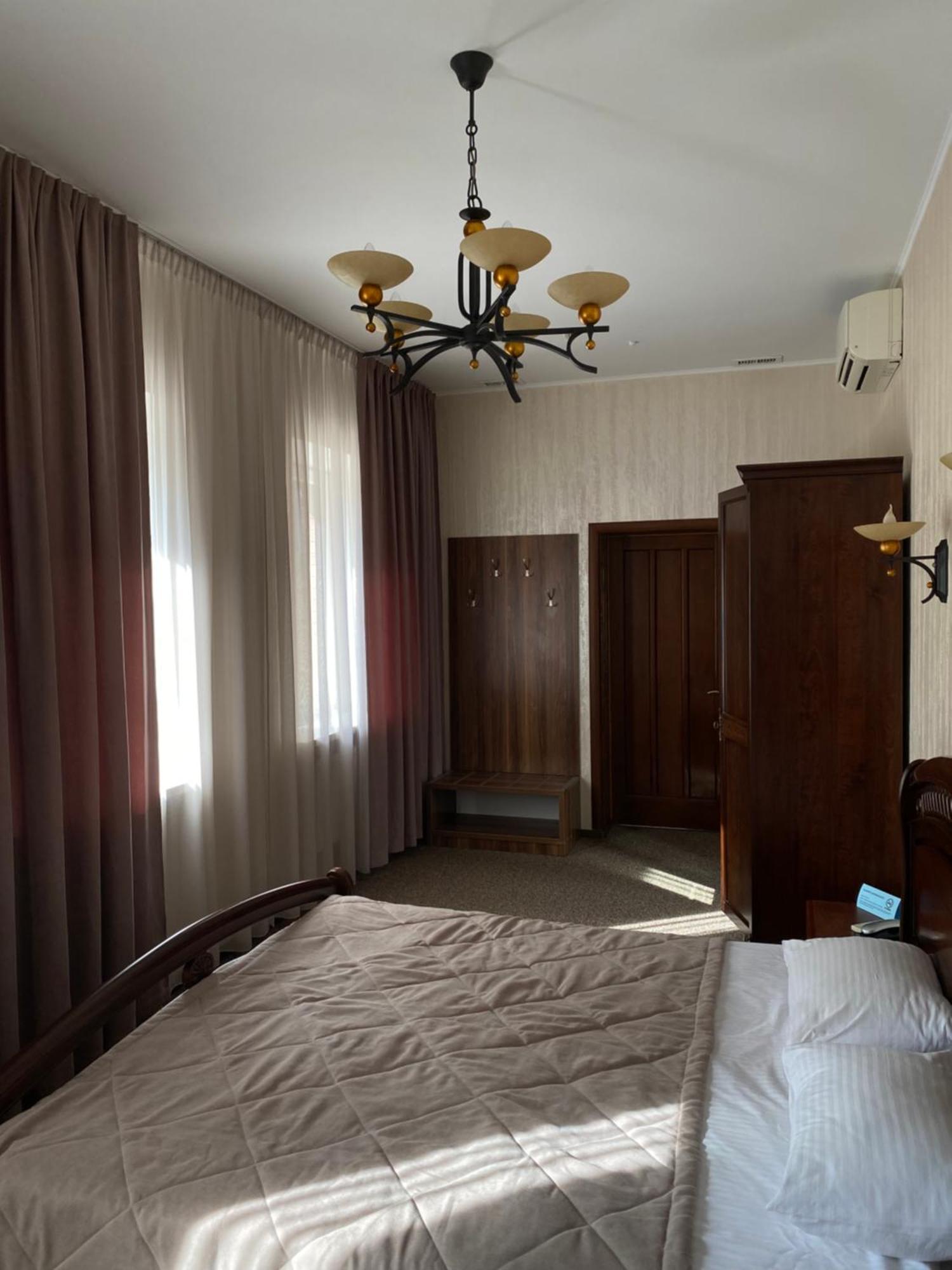 Status Hotel Poltava Exterior photo