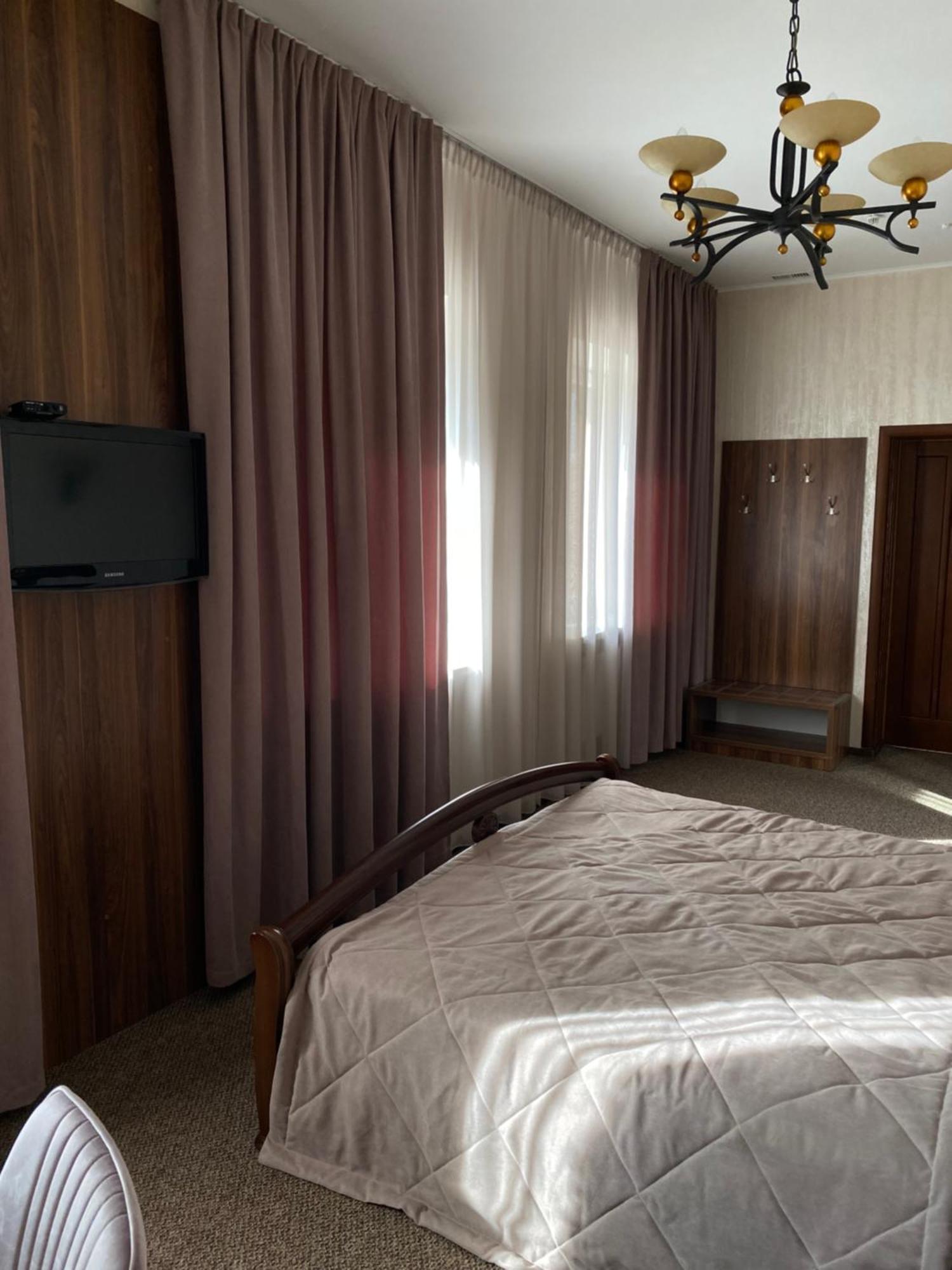 Status Hotel Poltava Exterior photo